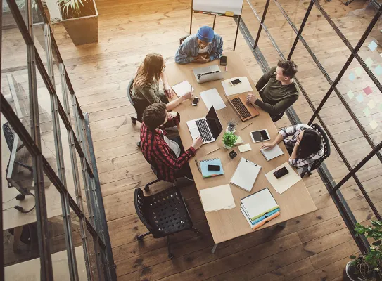 Réunion d'équipe dans une startup