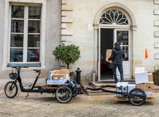 Vélo et remorque d'une entreprise de l'économie sociale et solidaire