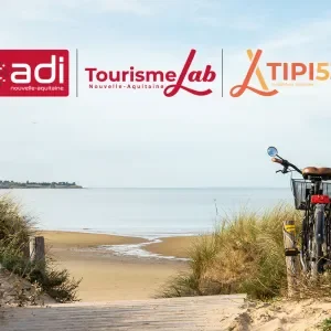 Logos ADI, Tourisme Lab et Tipi535 soutiennent l'industrie du tourisme, comme ici sur une plage de Nouvelle-Aquitaine